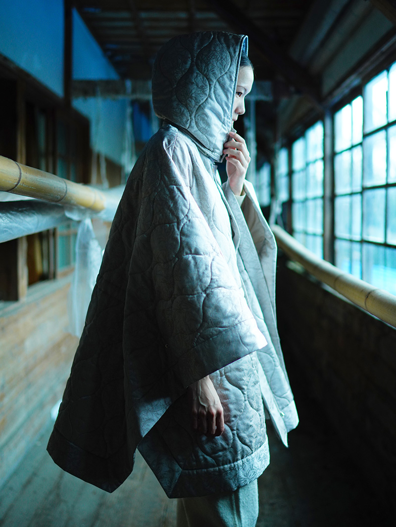 SILK QUILT COAT 着用イメージ